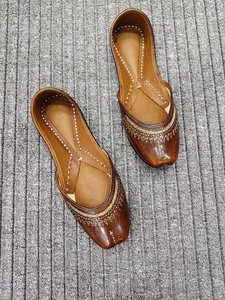 Chaussures Khusa brodées artisanales très prisées pour femmes 2026 – Meilleurs modèles, confortables, plates, pour usage intérieur, pour femmes et jeunes filles - Product Image 2