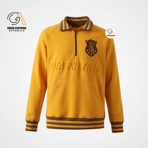 บราวน์ ไดนาสตี้ ไอโอต้า ฟิ ทีตาเสื้อสเวตเตอร์คอกลมผู้ชาย ผ้าฝ้าย 100% ทรงปกติ มีกระเป๋า โลโก้ด้านหน้า แฟชั่นลำลอง ผ้าฟลีซ 370 กรัม - Product Image 3