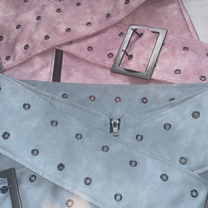 Jupe courte en similicuir à taille haute pour femme avec décoration rivets, style moto, coupe droite, à porter toute l'année - Product Image 3