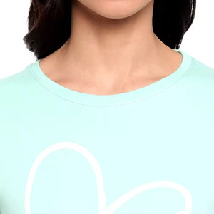 Conjunto de camiseta y pantalones cortos hasta la rodilla para mujer con logotipo personalizado, de algodón tejido, estilo urbano, corte regular, informal, hecho a medida en Pakistán. - Product Image 5