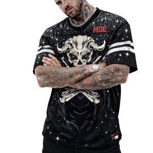 Camiseta Deportiva de Fútbol Americano para Hombre con Gráfico de Calavera con Cuernos y Pedrería, Estilo Oversize, Estampado por Sublimación - Product Image 6