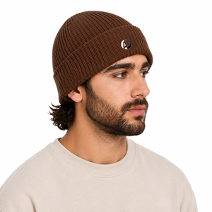 Gorro de punto para hombre, hecho con tejido cálido, forma ajustada, tacto suave y textura acanalada para un uso cómodo en climas fríos. - Product Image 5