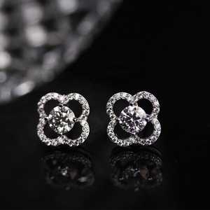 Bijoux en moissanite cultivée en laboratoire de formule innovante, boucles d'oreilles en argent sterling 925 en forme de trèfle à quatre feuilles, bijoux Destiny - Product Image 5