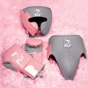 ชุดอุปกรณ์ฝึกซ้อมมวย MMA แบบกำหนดเอง OEM ขายดี ยี่ห้อ FLY หนังวัวแท้สีขาวทอง พร้อมถุงมือแบบผูกเชือก ที่จับมือ และอุปกรณ์ป้องกันศีรษะ - Product Image 5