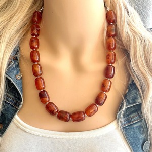 Collier en résine perlée hautement poli, design moderne, fait sur mesure, en résine époxy naturelle, cadeau unisexe, à prix avantageux - Product Image 3