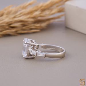 Bague de fiançailles élégante en moissanite taille Asscher en or massif 14 carats avec un design à trois pierres, cadeau idéal pour une demande en mariage ou un mariage - Product Image 5