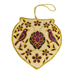 Ornements festifs suspendus en forme d'urne brodés à la main avec des oiseaux et des fleurs roses pour la décoration de la maison à bas prix - Product Image 1