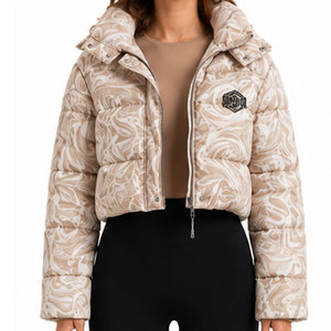 Parka de Invierno Impermeable con Capucha para Mujer, con un Elegante Corte Ajustado, Interior Suave y Cálido, y Materiales de Alta Calidad - Product Image 1