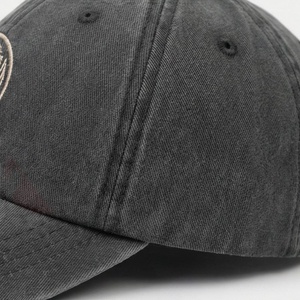 Gorra de béisbol de mezclilla negra lavada con emblema de nudo circular bordado, diseño para mujer, estilo moderno, cómoda y a la moda. - Product Image 5