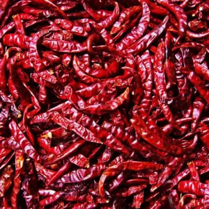 Piments rouges séchés à l'air offrant une saveur de piment de Cayenne, utilisés dans les mélanges d'épices piquantes et comme ingrédients pour sauces, avec emballage d'exportation pour les acheteurs en gros. - Product Image 5