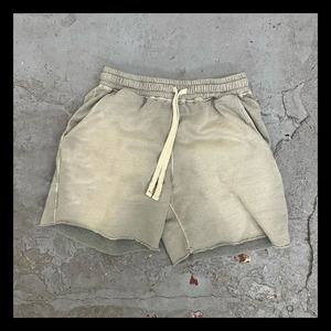 กางเกงขาสั้นผู้ชายสีน้ำตาล ผ้าโพลีเอสเตอร์ 100% ลุคสบายๆ สไตล์สตรีทแวร์ เหมาะสำหรับใส่ในฤดูร้อน มีเชือกผูกเอว แห้งเร็ว เป็นมิตรต่อสิ่งแวดล้อม - Product Image 4