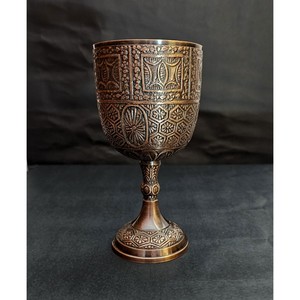 Copa de Vino de Latón Hecha a Mano con Diseño en Relieve Vintage en Forma de Campana para Uso Decorativo en Bodas, 2 Piezas - Product Image 3