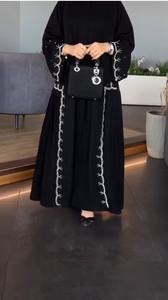 Vêtements traditionnels musulmans élégants et modestes pour femmes, abaya de style Dubaï de qualité supérieure - Accessoires inclus - Product Image 3