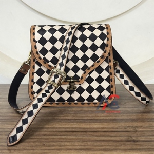 Bolso de cuero tallado a mano, bandolera estilo gitano bohemio, novedad, hecho a mano, diseño a cuadros, estilo occidental. - Product Image 1