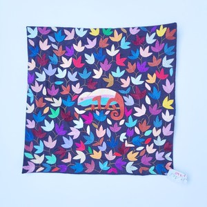 Funda de cojín bordada a mano: Decoración del hogar de Madagascar - Product Image 2
