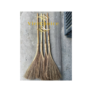 Escoba Ecológica de Fibra de Coco con Mango de Madera de Acacia para Limpieza de Establos Vietchoice - Product Image 1
