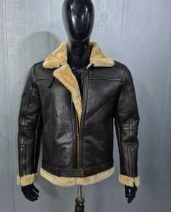 Veste en cuir et fourrure de haute qualité, tendance et élégante, très chic et cool - Product Image 3