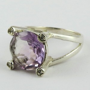 Bagues artisanales chrétiennes bohèmes en argent sterling 925 avec améthyste violette naturelle au design époustouflant de Shri Ashapura Jewels (Tiers) - Product Image 3