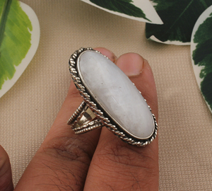 Anillo Solitario Clásico Boho Hecho a Mano con Engaste de Plata de Ley 925 y Gema Arcoíris de Corte Ovalado, Certificado Jaipur Party - Product Image 4