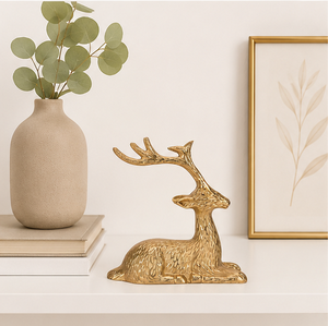 Figura decorativa de reno de metal dorado moderno hecha a mano, estatua de ciervo sentado para decoración del hogar, oficina, adorno navideño para mesa, en oferta. - Product Image 2