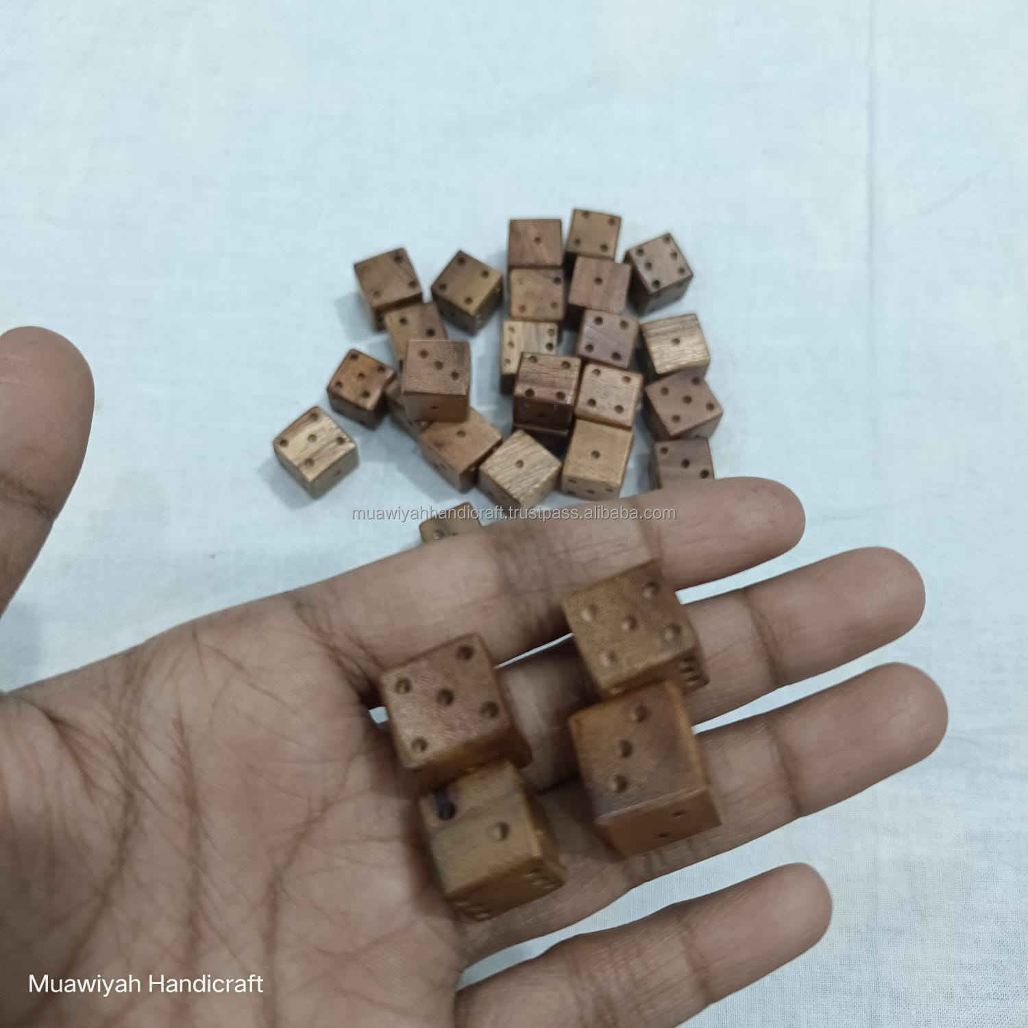 สีน้ำตาล