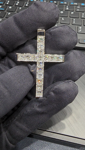 จี้เพชรทรงปรินเซสคัท 5 กะรัต รับรองโดย IGI รูปทรงกางเขนคริสเตียน แพลตตินั่ม PT950 น้ำหนัก 8 กรัม สร้อยคอสำหรับทั้งชายและหญิง เหมาะสำหรับงานแต่งงาน - Product Image 6