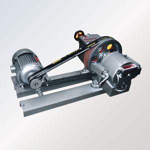 Concasseur hydraulique à double rouleau, machine de concassage de pierres robuste, équipement de traitement des agrégats à entraînement par courroie - Product Image 1