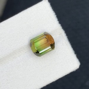 Pierre précieuse tourmaline bicolore naturelle, 7,21 carats, 11,5x9 mm, teinte vert-rouge et brun pour la création de bijoux - Product Image 2