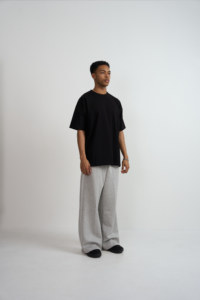 เสื้อยืดโอเวอร์ไซส์ถักนิตเนื้อหนา 300 GSM รุ่น Thumb Premium ขายดีที่สุด ระบายอากาศได้ดี ผ้าฝ้าย 100% ทรงบ็อกซี่ สตรีทแวร์ รับสกรีนโลโก้ - Product Image 5