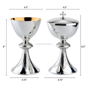 Cáliz y Ciborio Católicos de Latón con Acabado Niquelado, Diseño Floral Grabado, Recipientes Litúrgicos Pulidos para la Comunión - Product Image 2