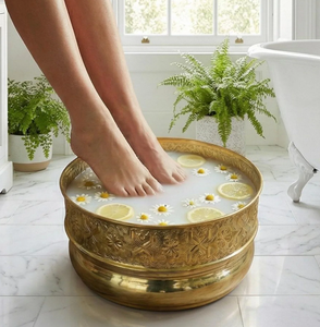 Tazón de Pedicura de Aluminio Titan, Oasis Dorado, Diseño Artesanal, Estilo Contemporáneo, Spa Serenity, Luminoso, Dorado, Lujoso, Duradero y Portátil - Product Image 4