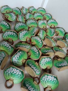 Sac en jonc de mer fabriqué à partir de fibres naturelles de jonc de mer pour porter à l'épaule et pour un style estival, fait main au Vietnam - Product Image 3