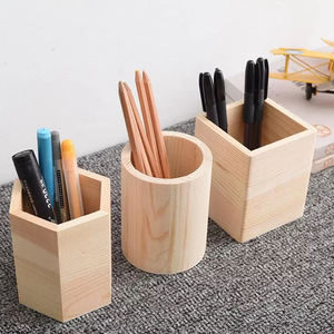 Portalápices Compacto de Madera con Borde Curvo, Organizador de Escritorio Hecho a Mano para Oficina y Mesa de Estudio - Product Image 1