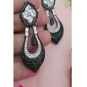 ต่างหูฟิวชั่นระบบสัมผัสเป็นประกายคุณภาพระดับพรีเมียมสำหรับผู้หญิงคอลเลคชั่นแฟชั่นสำหรับกลางคืน - Product Image 1