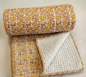 Couvre-lit Kantha en coton imprimé à la main, fabrication indienne, réversible, motif floral, écologique, style moderne, 60x90 pouces - Product Image 2