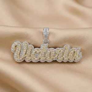 Colgante Personalizado con Nombre de Moissanita VVS1, Letras Burbuja de Plata 925 con Incrustaciones de Diamantes y Engaste de Bisel Chapado en Oro de 14K/18K - Product Image 4