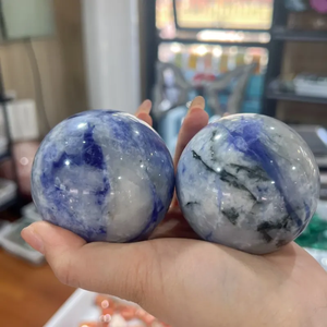 Esfera de Sodalita Natural, Bola de Cristal Pulido, Piedra Redonda Curativa, Decoración Feng Shui para el Hogar, Colección Ruhi Agate Gujarat - Product Image 1