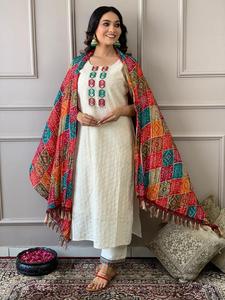 Kurta Chikankari de Algodón Blanco Perla - Conjunto de 3 Piezas de Algodón Schiffli Chikankari con Top y Pantalón con Bordado a Mano y Dupatta de Algodón y Seda - Product Image 2