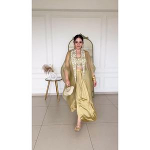 ผ้าซาตินพร้อมผ้าคลุมไหล่ - Product Image 1