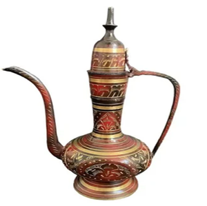 Surahi Classique en Laiton Gravé Tricolore, Motifs Traditionnels Rouge/Noir Superposés, Modèle Metcraft MBA32, Design Royal, Finition Miroir - Product Image 1