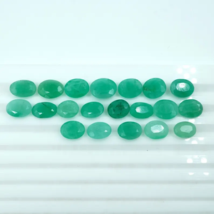 Lot de pierres précieuses rubis vertes facettées, forme ovale (37,5 carats, 20 pièces) HAYAAT GEMS, traitées thermiquement, 7x9mm & 8x10mm mélangées - Product Image 1