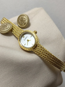 Montre de luxe pour femme en acier inoxydable à quartz, boîtier ovale, cadran en cristal, style rétro, dorée, résistante à l'eau 3 ATM, tendance influenceur - Product Image 2