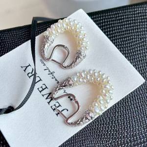 ต่างหูแฟชั่นมุกน้ำจืดทำมือขายดี ดีไซน์รูปหอยทาก ห่วงรูปเกือกม้า สไตล์คนดัง แบรนด์ชั้นนำ - Product Image 5