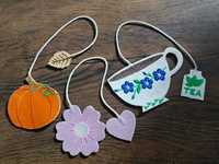 Patch brodé pour tasse à thé avec fleurs bleues et feuilles vertes, à coudre ou à thermocoller, idéal pour les cadeaux
