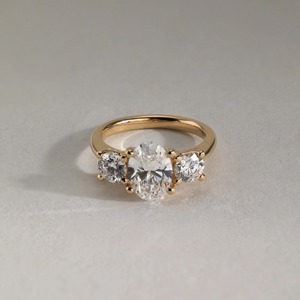Anillo de compromiso de diamantes de corte ovalado, caro, de oro amarillo de 14k, estilo clásico, diamantes cultivados en laboratorio con certificación IGI - Product Image 2