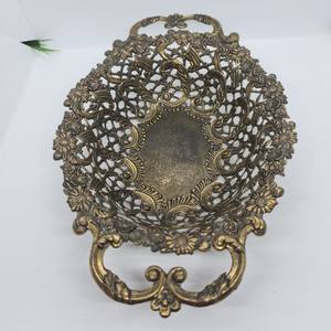 La impresionante apariencia antigua de una tazón de servir de latón es muy solicitada y añade carácter a tu mesa de comedor. - Product Image 5