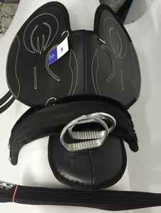 Sillín de Equitación Sintético Race Time, Juego Completo, Estilo Ecuestre Inglés, Estructura Irrompible, Todos los Colores y Tamaños - Product Image 5