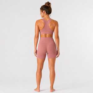 Conjunto deportivo de sujetador deportivo y pantalones cortos para mujer, con logo personalizado, transpirable, elástico, para gimnasio, entrenamiento y fitness. - Product Image 6