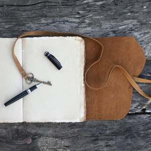 Carnet de notes en cuir de style vintage de haute qualité avec reliure à clés, papier en coton blanc, idéal pour écrire, dessiner et peindre, cadeau parfait. - Product Image 4