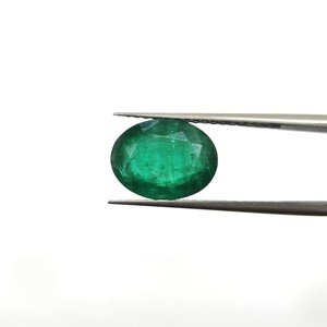 Émeraude ovale verte de 4,51 carats provenant de Zambie, pierre précieuse non montée - Product Image 1